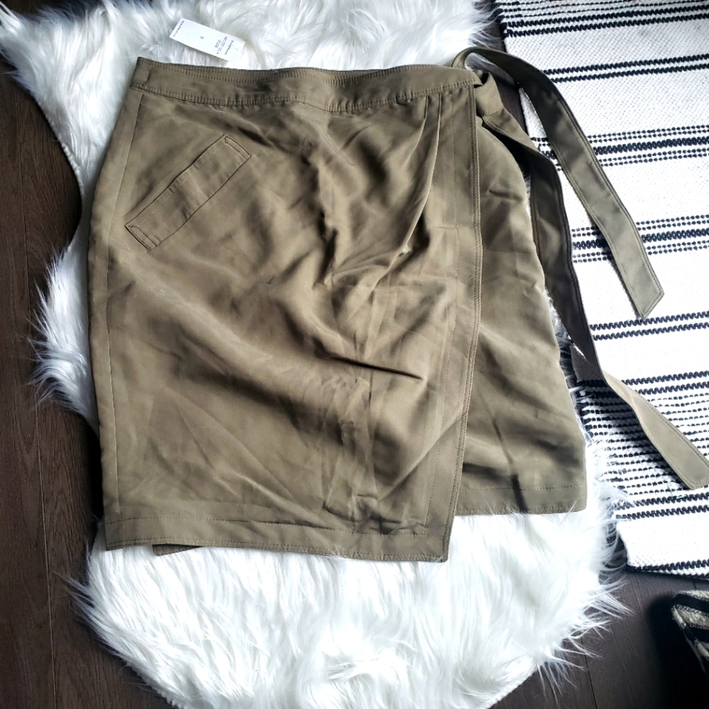 💖💖  Banana Republic Green Wrap Skirt  Soft Fabric Size 8